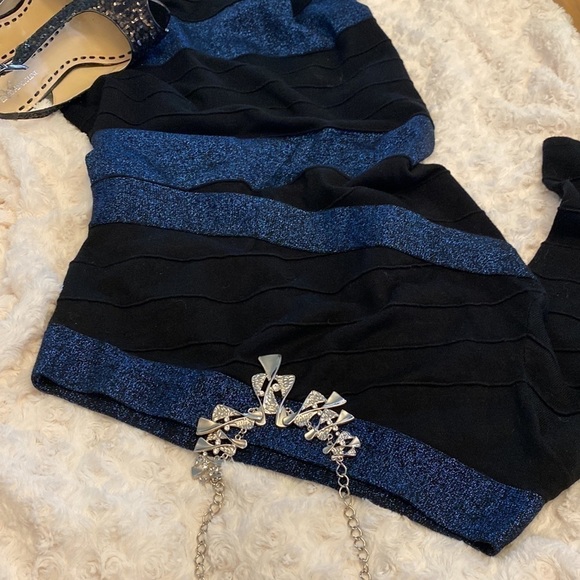 PARTY time 🥳 SEXY One Shoulder bare Black and Metallic Blue. - Picture 3 of 6